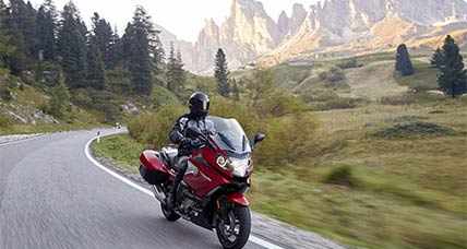 Breathtaking motorbike route in the heart of the Dolomites
